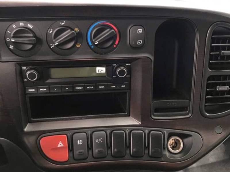 bang-dieu-khien-xe-dong-lanh-hyundai-new-mighty-75s-3-9-tan