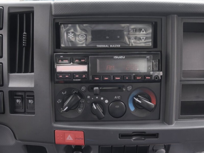 bang-dieu-khien-xe-dong-lanh-isuzu-nqr75le4-4-9-tan