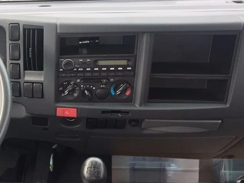 bang-dieu-khien-xe-tai-cho-gia-suc-isuzu-fvr34se4-6-4-tan