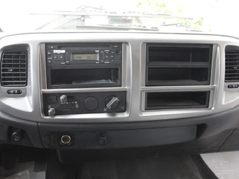 bang-dieu-khien-xe-tai-hino-fg8jt7a-6-8-tan-thung-cho-gia-suc