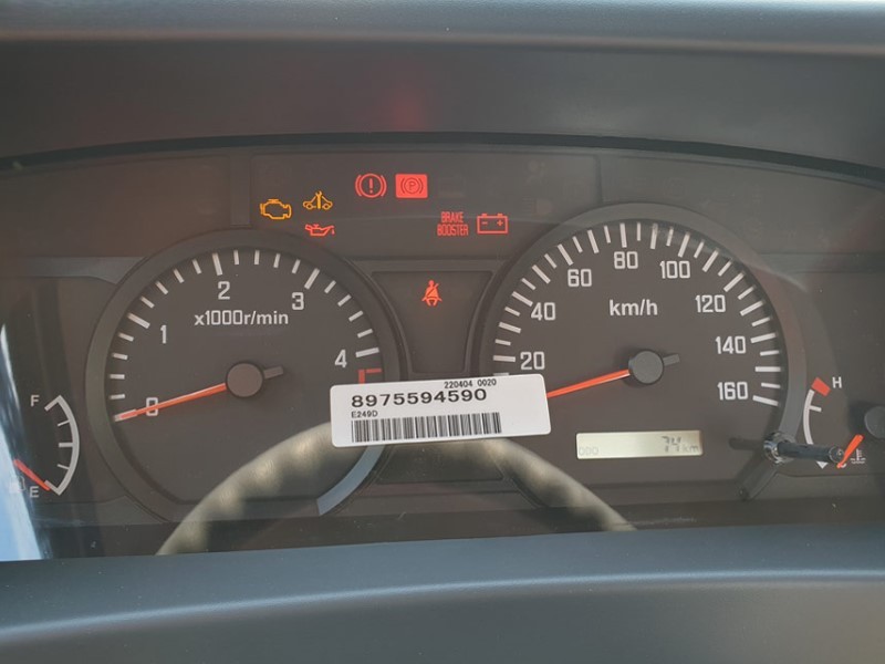bang-dong-ho-xe-dong-lanh-isuzu-qkr77fe4-2-2-tan
