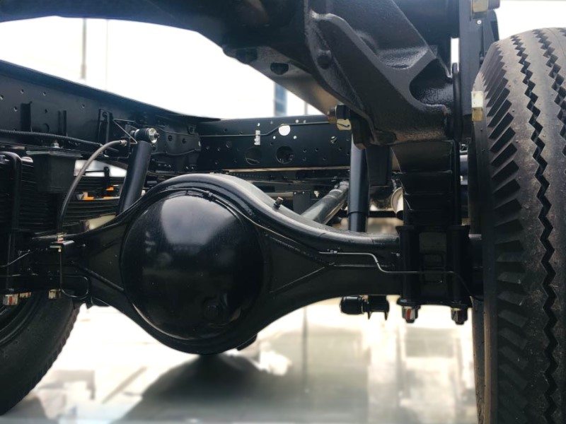 cau-xe-tai-isuzu-npr85ke4-3-5-tan-thung-mui-bat