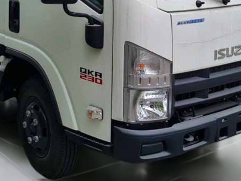 den-xe-cho-rac-isuzu-qkr230-1-8-tan-6-khoi