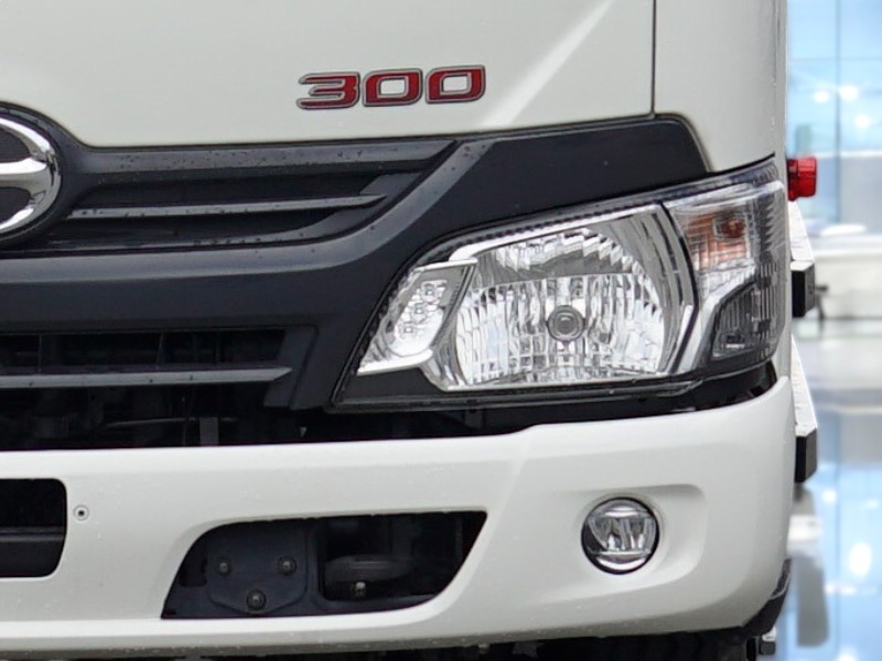 den-xe-dong-lanh-hino-xzu650l-1-5-tan