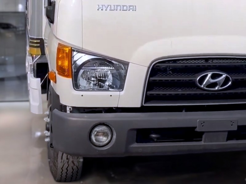 den-xe-dong-lanh-hyundai-new-mighty-110sp-6-4-tan