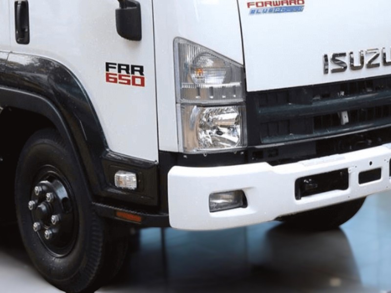 den-xe-dong-lanh-isuzu-frr90le4-6-tan
