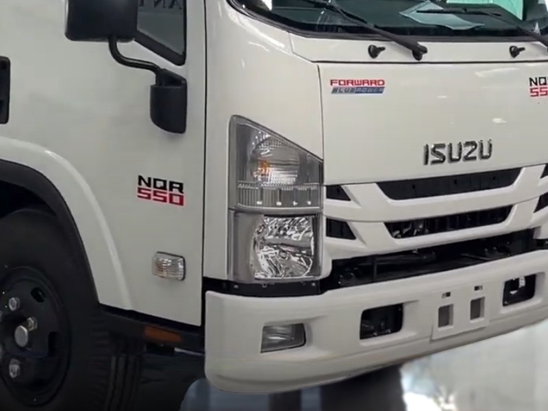 den-xe-dong-lanh-isuzu-nqr75me4-5-5-tan
