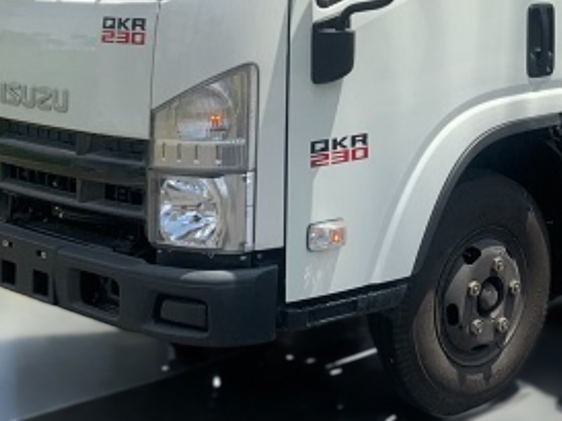 den-xe-dong-lanh-isuzu-qkr77fe4-2-2-tan
