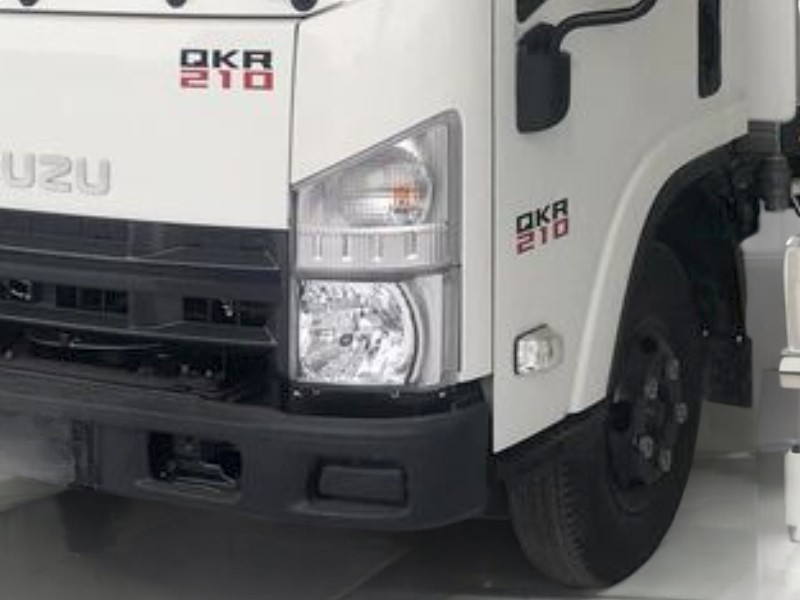den-xe-dong-lanh-isuzu-qkr77he4-1-9-tan