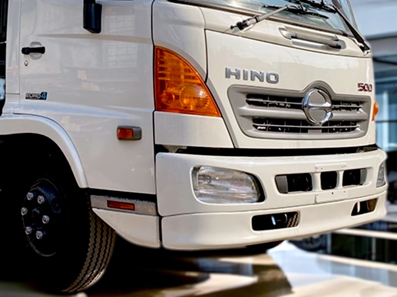 den-xe-tai-cho-gia-suc-hino-fc9jltc-5-7-tan