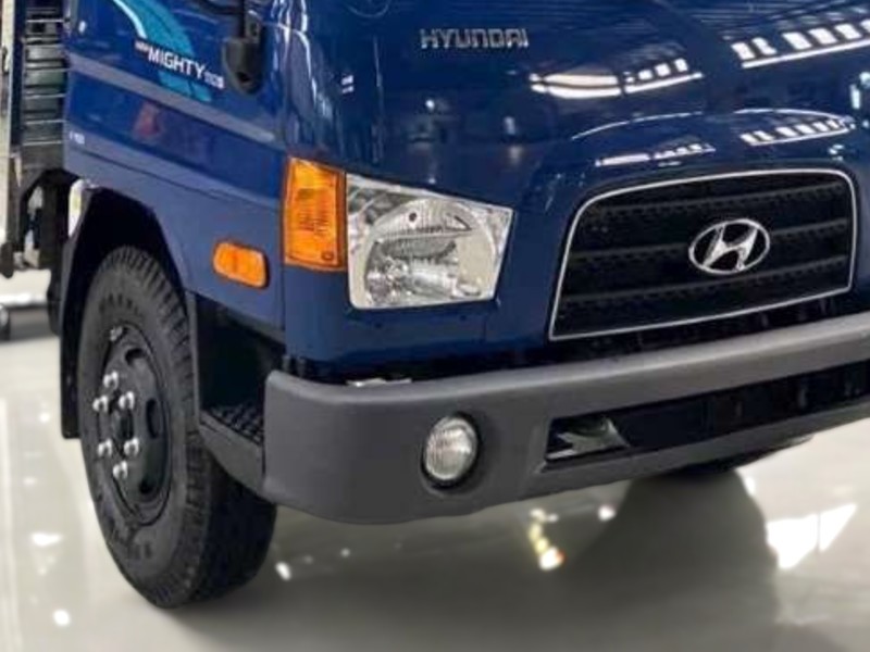 den-xe-tai-cho-gia-suc-hyundai-new-mighty-110s-5-9-tan-1