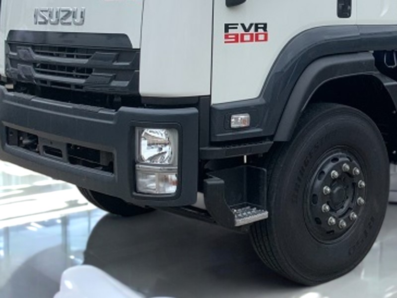 den-xe-tai-cho-gia-suc-isuzu-fvr34se4-6-4-tan