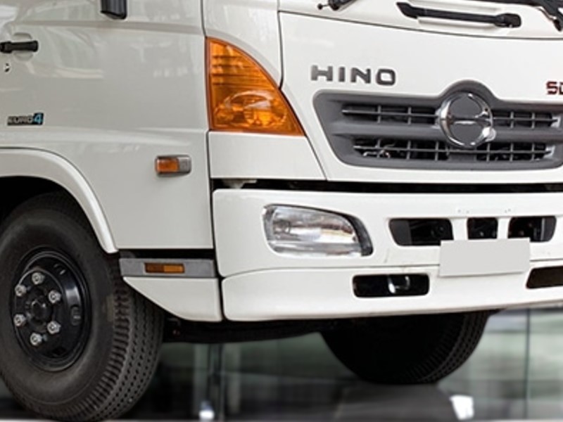 den-xe-tai-hino-fc9jlta-4-5-tan-thung-cho-gia-suc