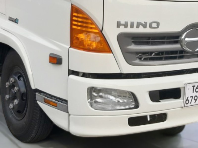 den-xe-tai-hino-fc9jlta-5-3-tan-thung-dong-lanh