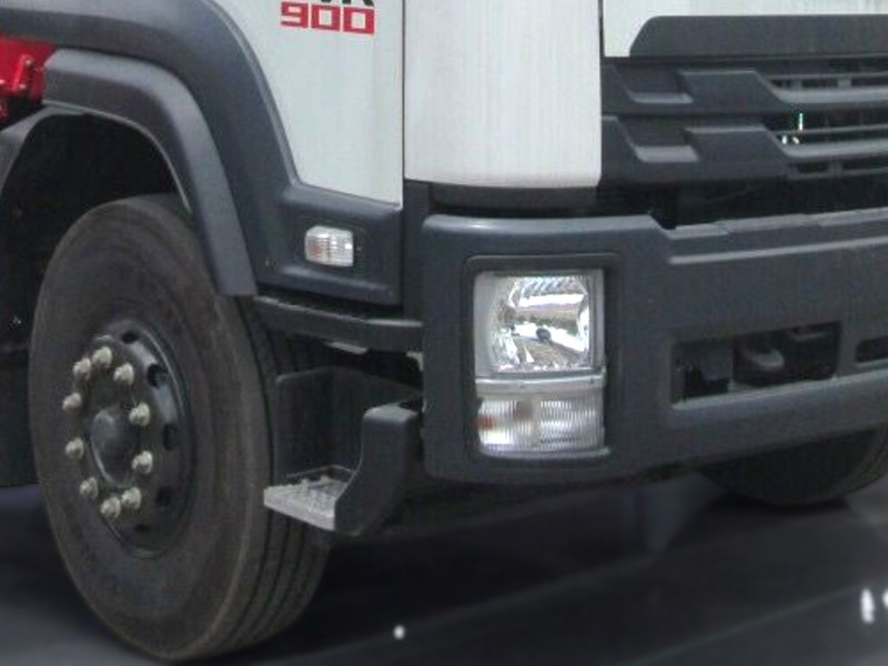 den-xe-tai-isuzu-fvr34qe4-7-5-tan-thung-cho-gia-suc