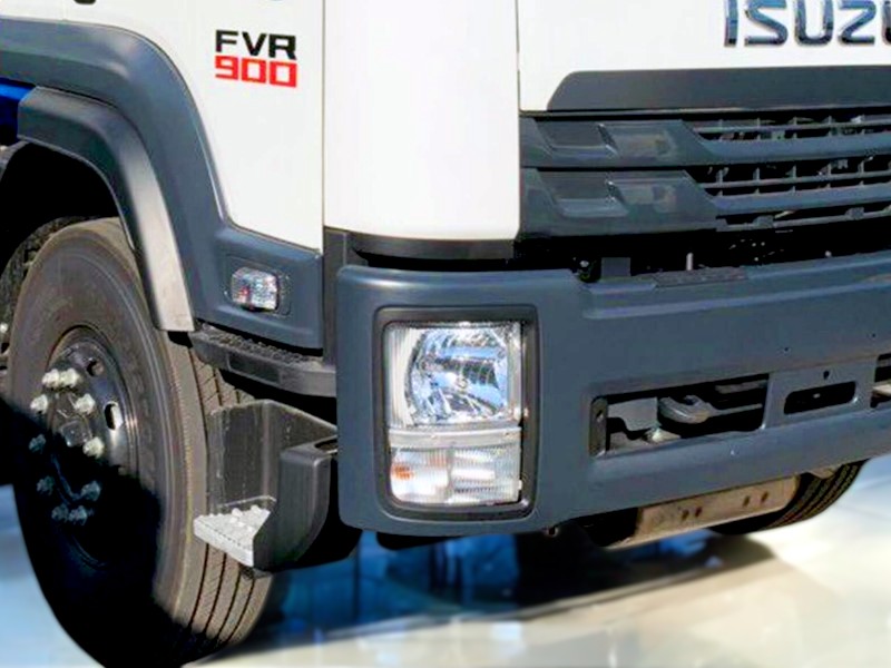 den-xe-tai-isuzu-fvr34qe4-7-6-tan-thung-dong-lanh