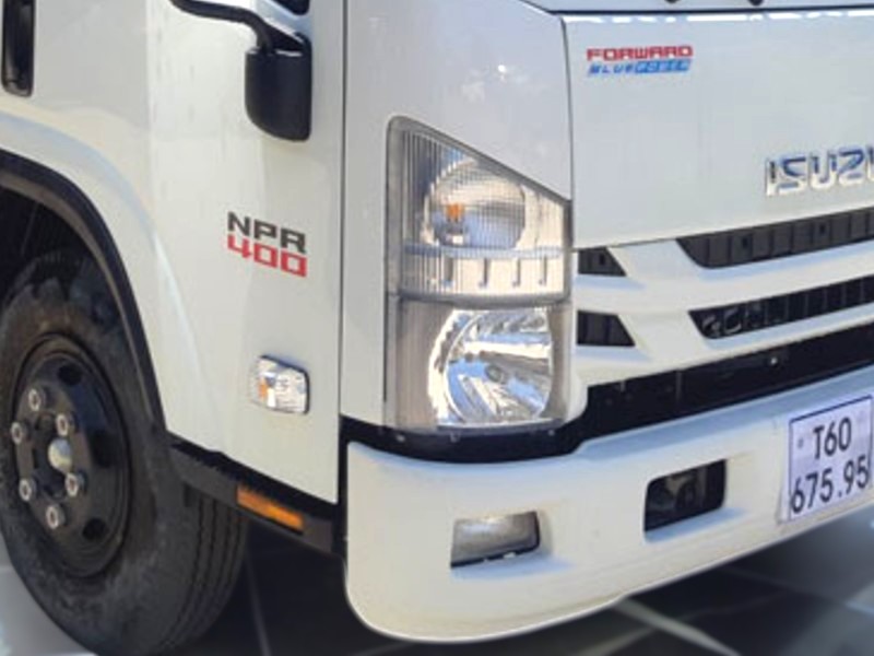 den-xe-tai-isuzu-npr85ke4-3-tan-cho-gia-suc