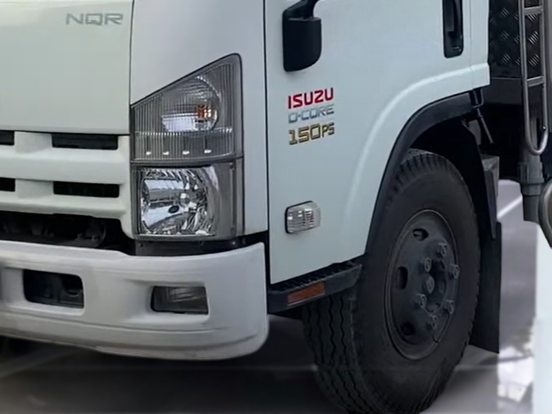 den-xe-tai-isuzu-nqr75me4-4-5-tan-cho-gia-suc