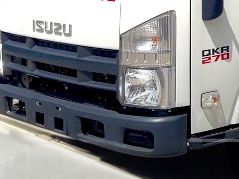 den-xe-tai-isuzu-qkr77fe4-2-tan-thung-cho-gia-cam