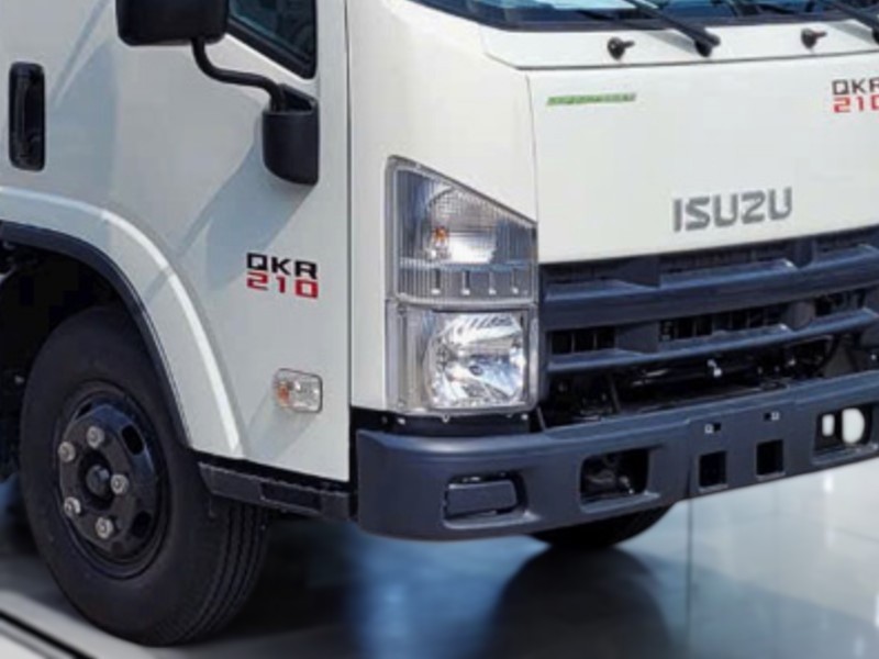 den-xe-tai-isuzu-qkr77he4-1-7-tan-cho-gia-suc