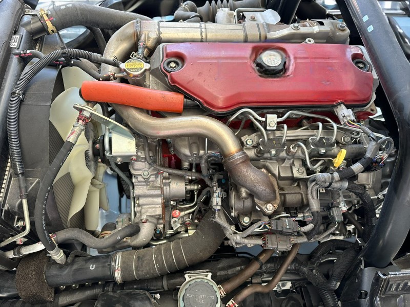 dong-co-xe-cau-hino-xzu720l-2-tan-gan-cau-unic-urv346