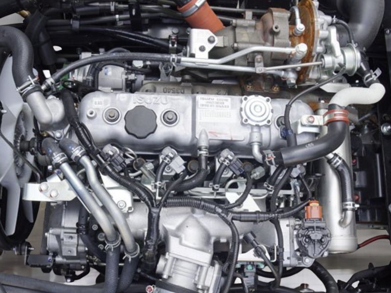 dong-co-xe-cho-rac-isuzu-qkr230-1-8-tan-6-khoi