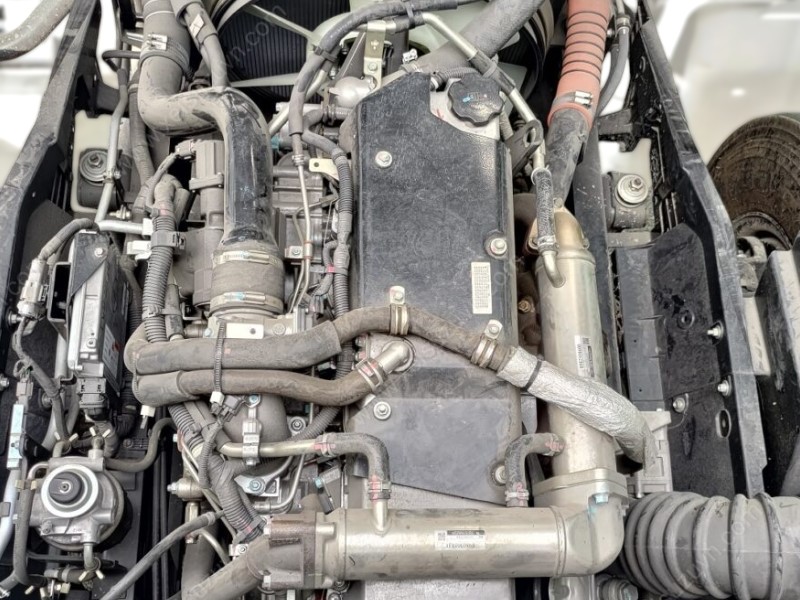 dong-co-xe-tai-isuzu-fvr34qe4-7-6-tan-thung-dong-lanh