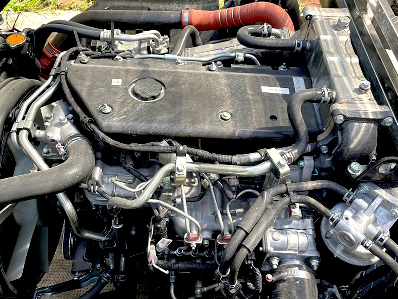 dong-co-xe-tai-isuzu-nqr75le4-4-tan-cho-gia-suc