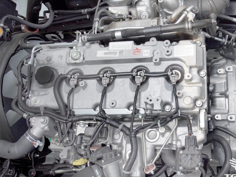 dong-co-xe-tai-isuzu-nqr75me4-4-5-tan-cho-gia-suc