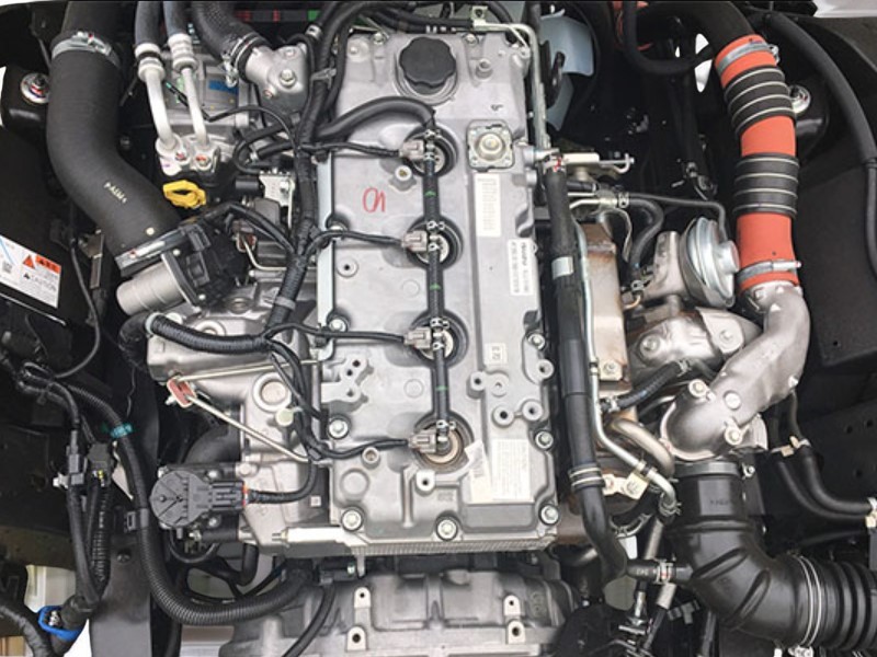 dong-co-xe-tai-isuzu-nqr75me4-5-tan-thung-dong-lanh