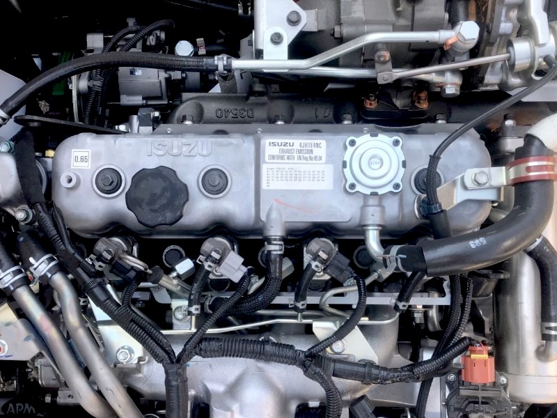 dong-co-xe-tai-isuzu-qkr77fe4-2-tan-thung-cho-gia-cam