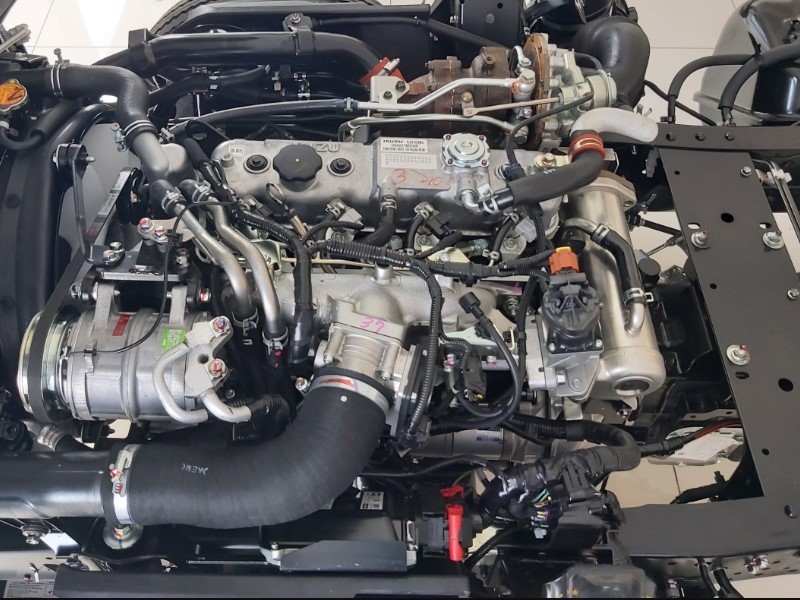 dong-co-xe-tai-isuzu-qkr77he4-1-7-tan-cho-gia-suc