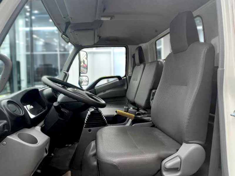 ghe-xe-cau-hino-xzu720l-2-tan-gan-cau-unic-urv345