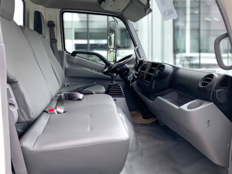 ghe-xe-cau-hino-xzu720l-2-tan-gan-cau-unic-urv346