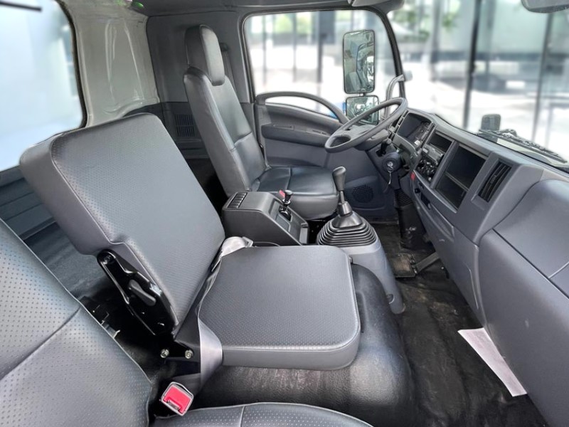 ghe-xe-tai-isuzu-fvr34qe4-7-6-tan-thung-dong-lanh-1