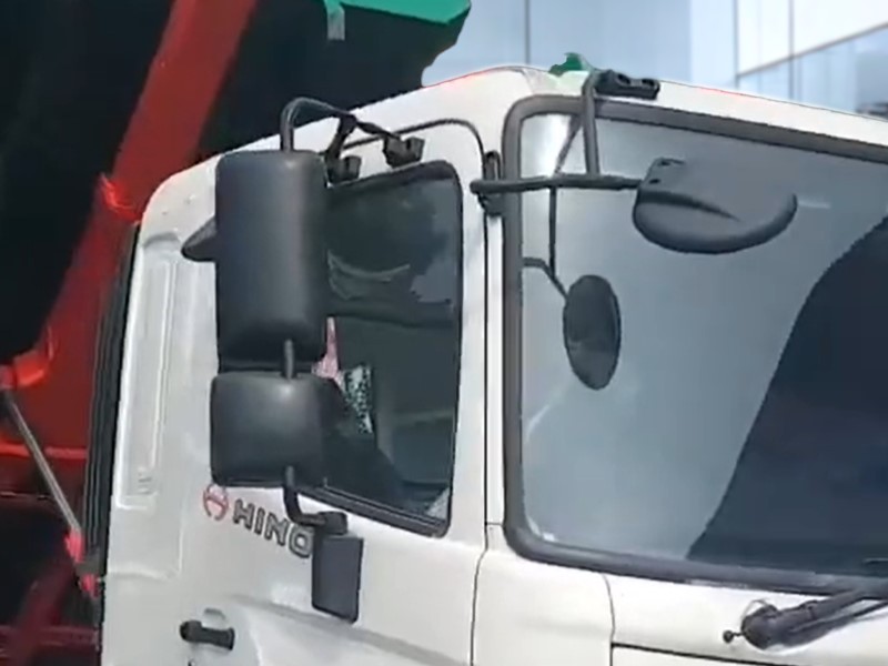 guong-chieu-hau-xe-cho-rac-thung-roi-hooklift-hino-fg-10-khoi