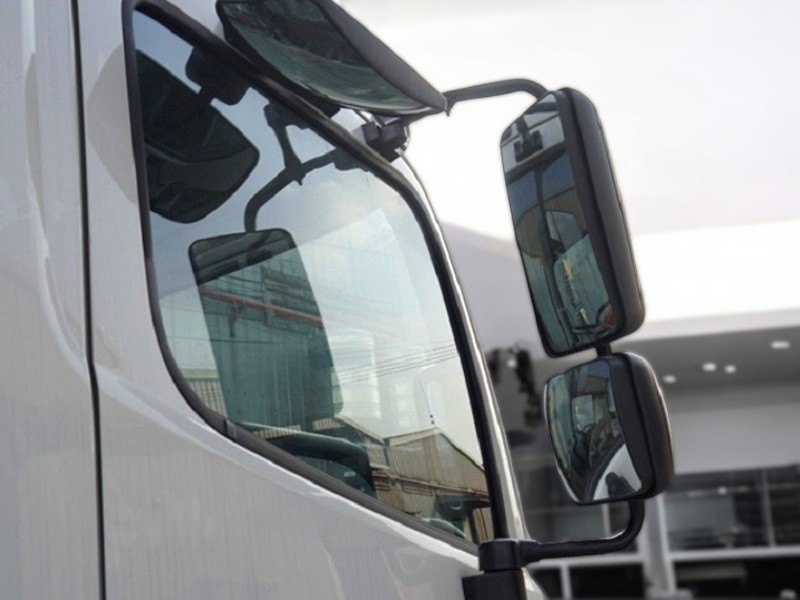 guong-chieu-hau-xe-dong-lanh-hino-fc9jjtc-5-5-tan
