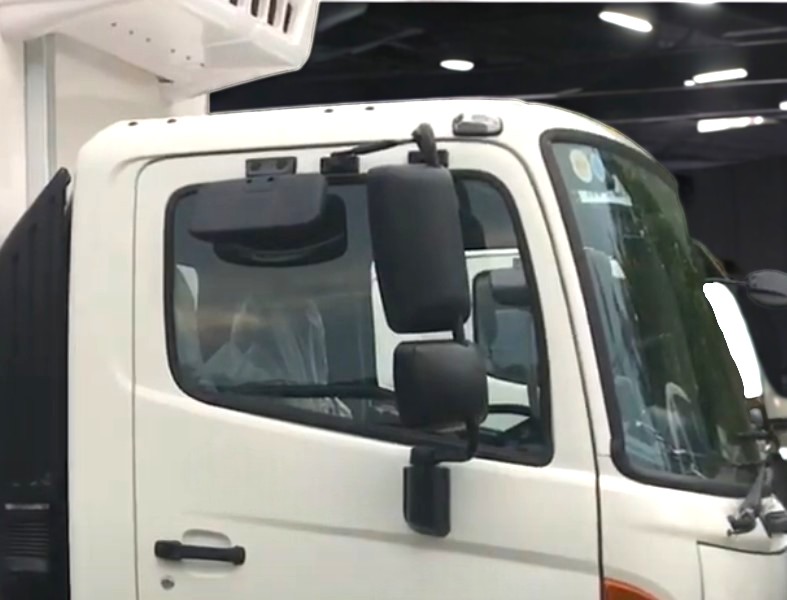 guong-chieu-hau-xe-dong-lanh-hino-fc9jntc-5-7-tan-thung-dai-7m2