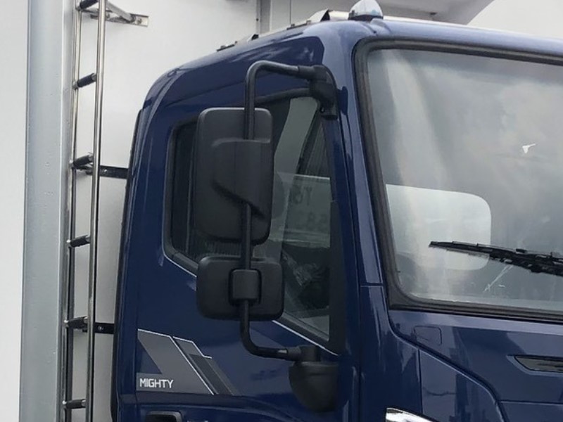 guong-chieu-hau-xe-dong-lanh-hyundai-mighty-ex8l-6-6-tan-1