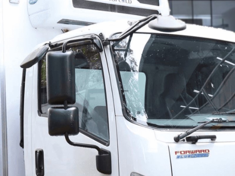 guong-chieu-hau-xe-dong-lanh-isuzu-frr90le4-6-tan