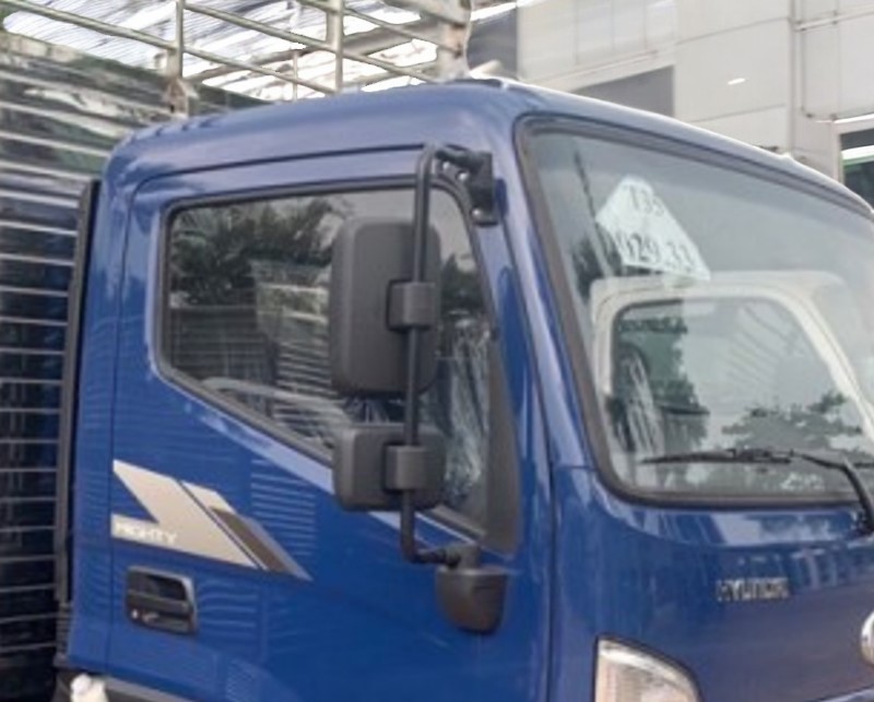 guong-chieu-hau-xe-tai-cho-gia-suc-hyundai-mighty-ex8-gtl-6-4-tan