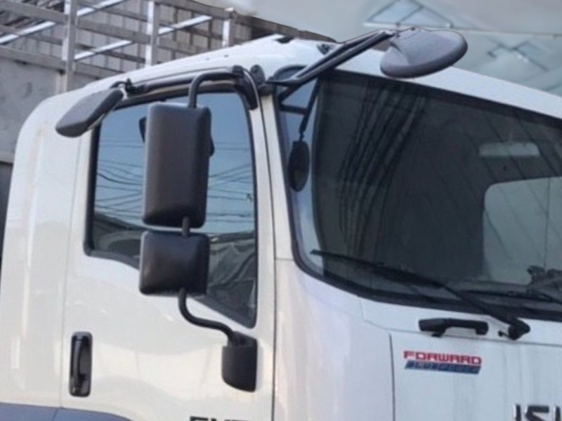 guong-chieu-hau-xe-tai-cho-gia-suc-isuzu-fvr34se4-6-4-tan