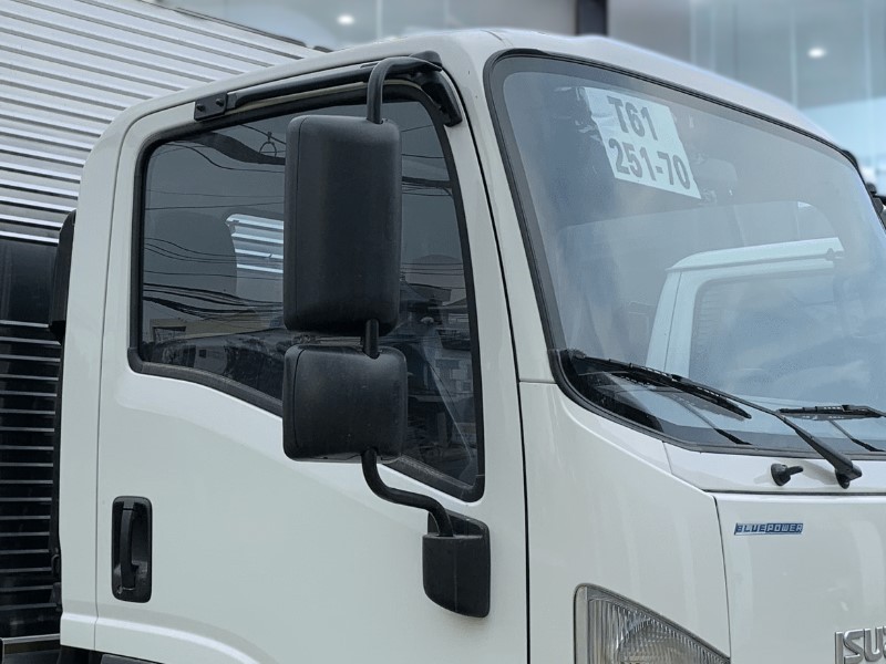 guong-chieu-hau-xe-tai-cho-gia-suc-isuzu-qkr77fe4-2-1-tan