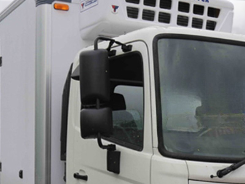 guong-chieu-hau-xe-tai-hino-fc9jltc-6-tan-thung-dong-lanh