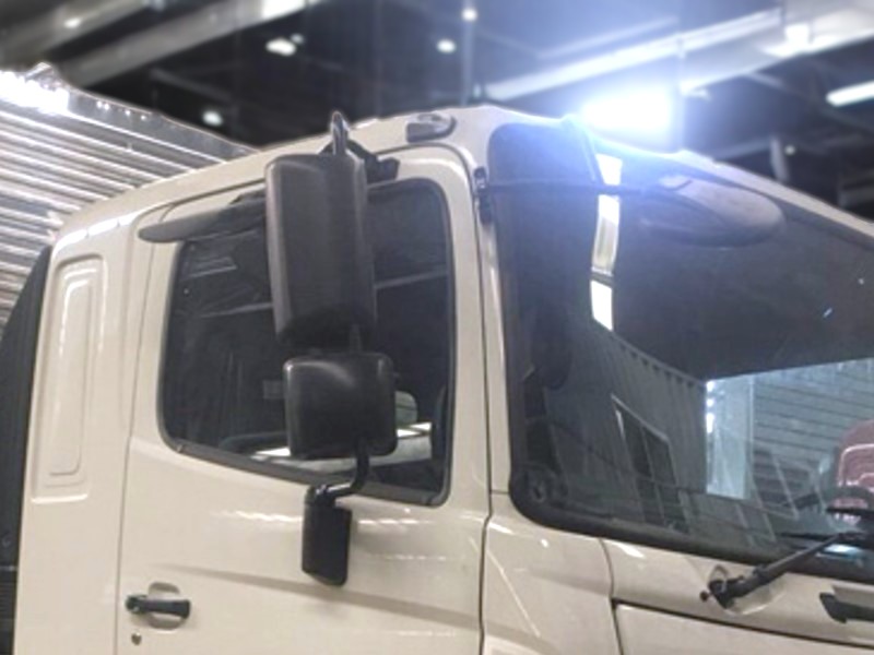 guong-chieu-hau-xe-tai-hino-fg8jp7a-7-1-tan-thung-cho-gia-suc