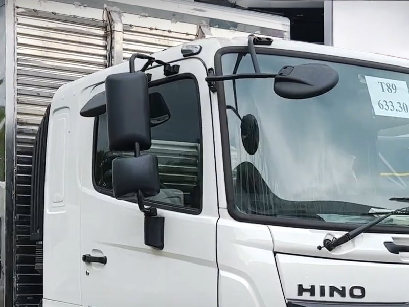 guong-chieu-hau-xe-tai-hino-fl8jt7a-14-tan-3-chan-cho-gia-suc