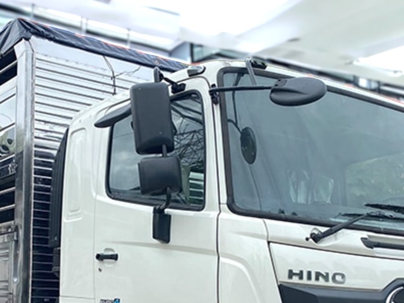 guong-chieu-hau-xe-tai-hino-fl8jw7a-14-tan-thung-cho-heo