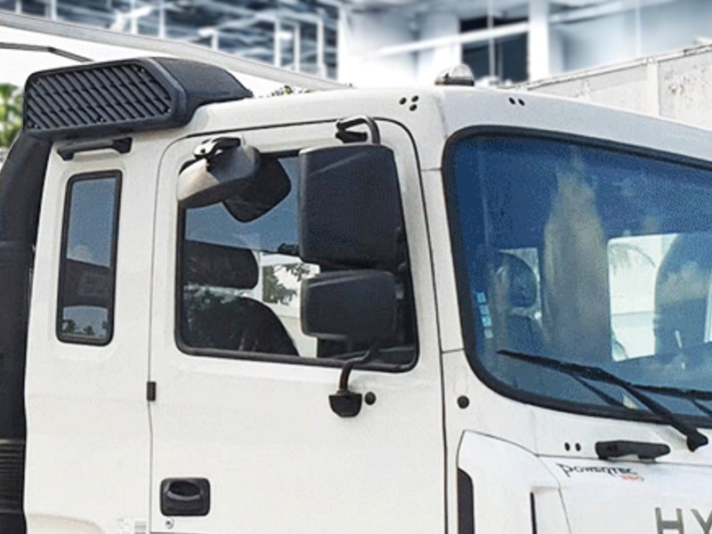 guong-chieu-hau-xe-tai-hyundai-hd320-4-chan-cho-gia-suc-15-tan