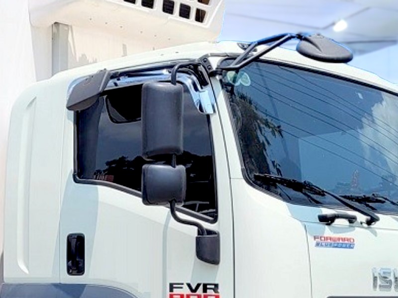 guong-chieu-hau-xe-tai-isuzu-fvr34qe4-7-6-tan-thung-dong-lanh