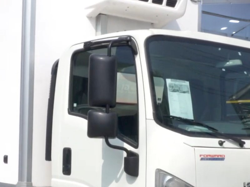 guong-chieu-hau-xe-tai-isuzu-nqr75me4-5-tan-thung-dong-lanh